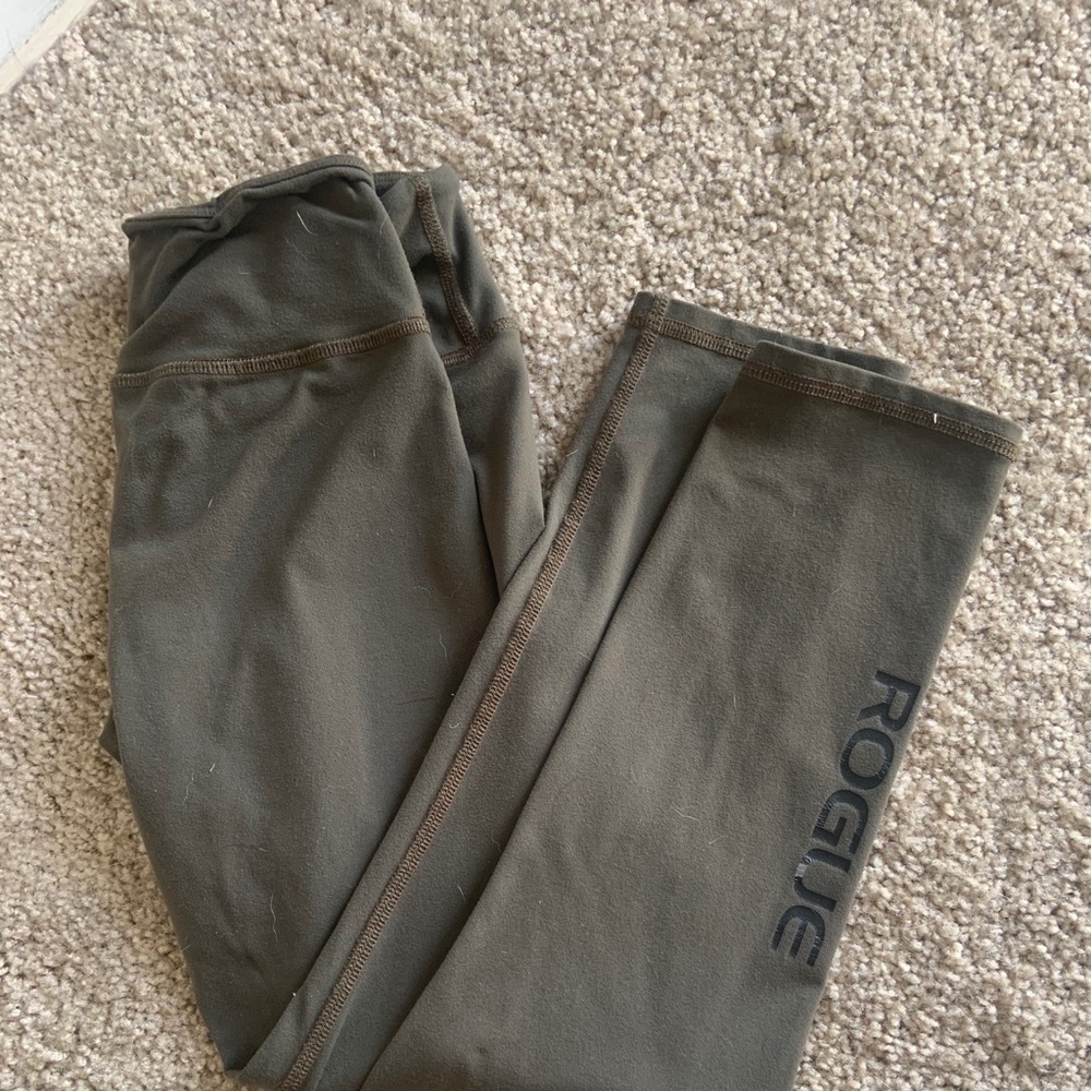 Rogue leggings size small